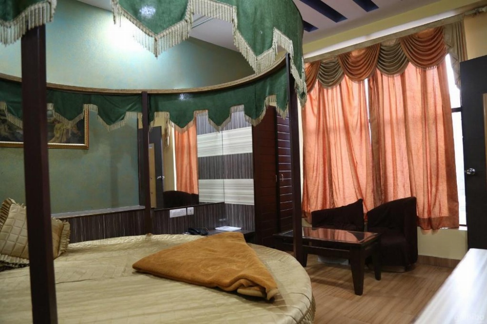 Room image 3
