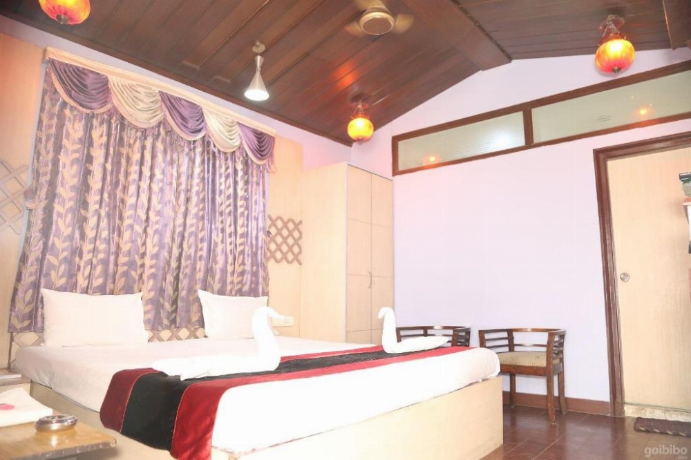 Deluxe AC Room
